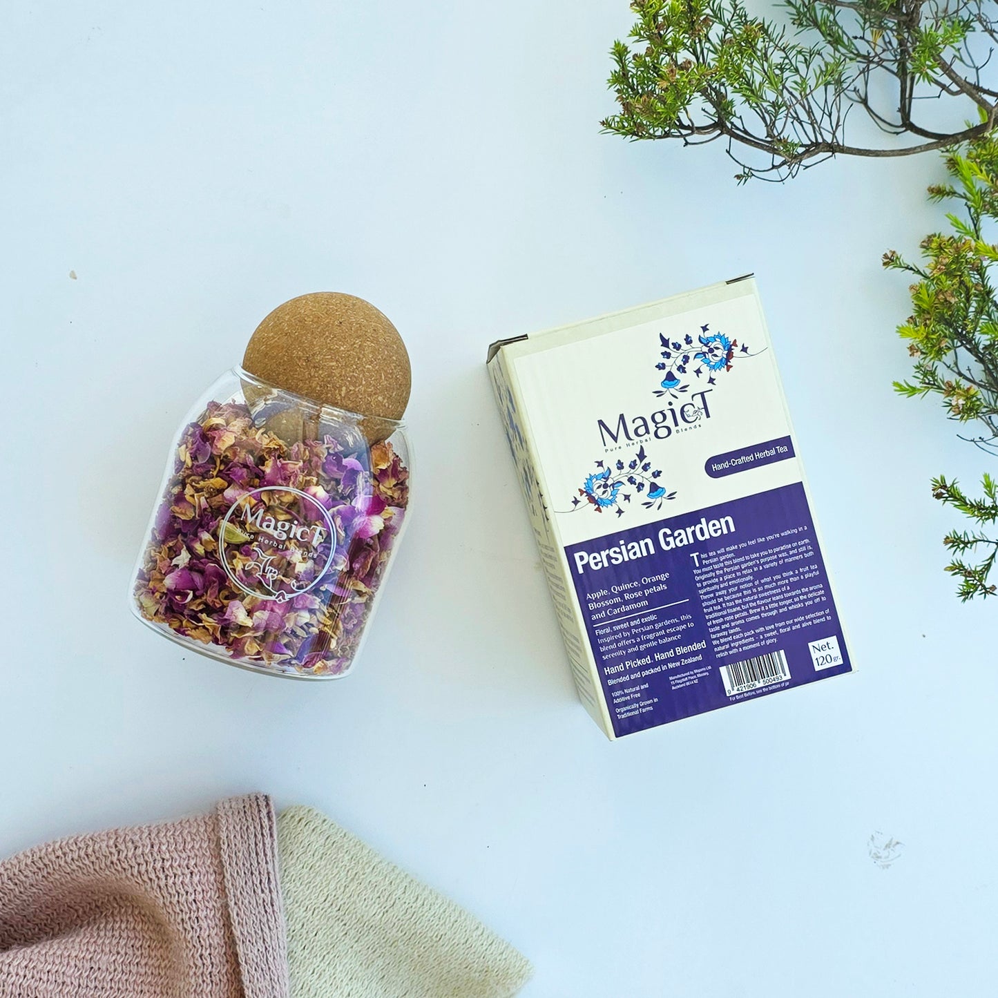 Persian Garden: Apple, Quince, Orange Blossom, Rose petals, Cardamom