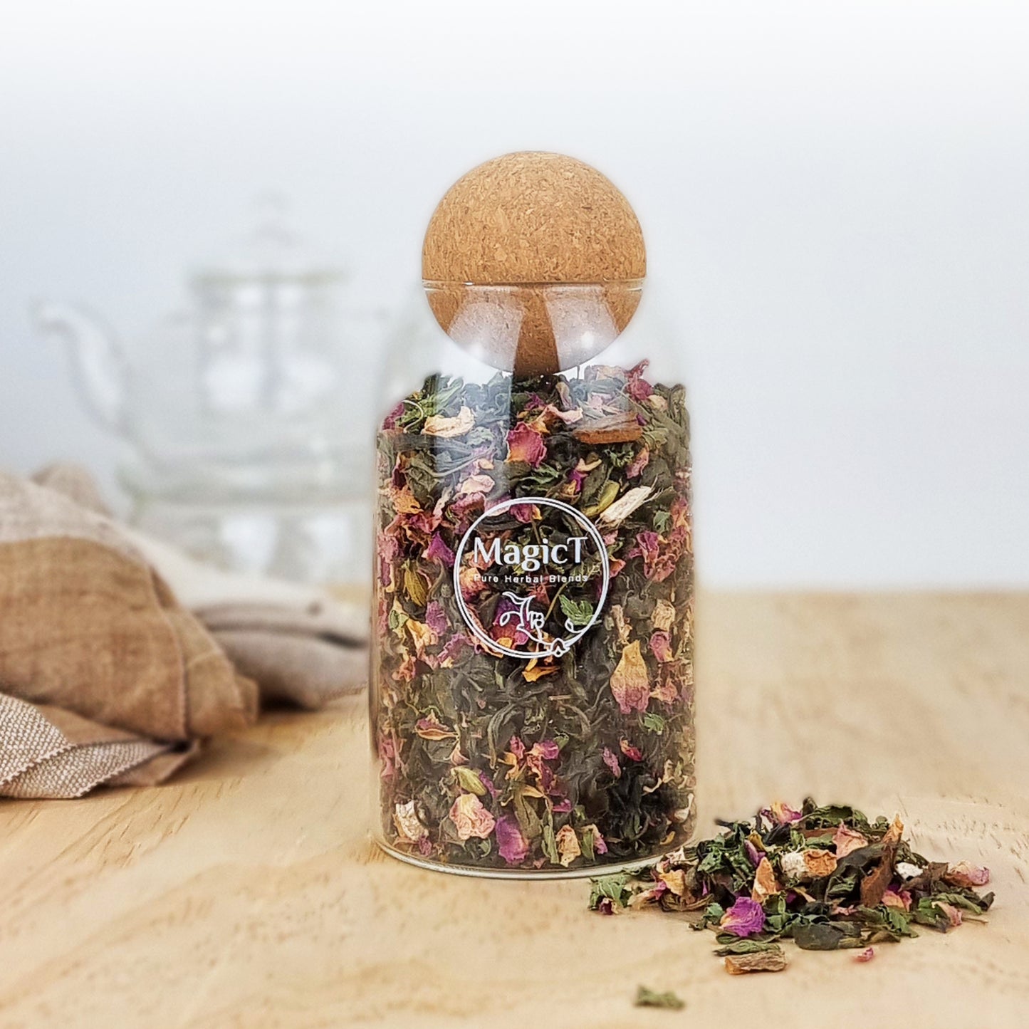 Daily Energizer : Green tea, Peppermint, Rose petal, Cardamom, Ginger, Cinnamon, Lemon balm